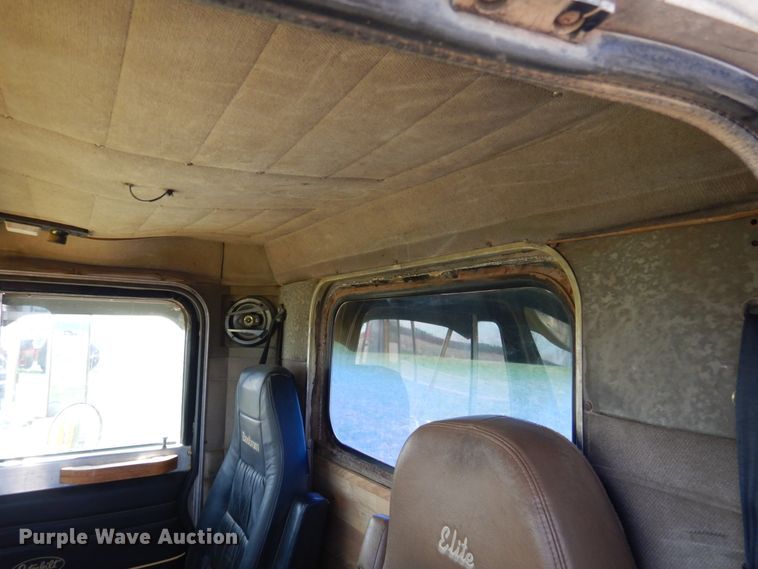 image for item GN9805 1990 Peterbilt 379EXHD semi truck