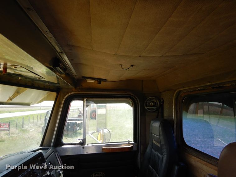 image for item GN9805 1990 Peterbilt 379EXHD semi truck