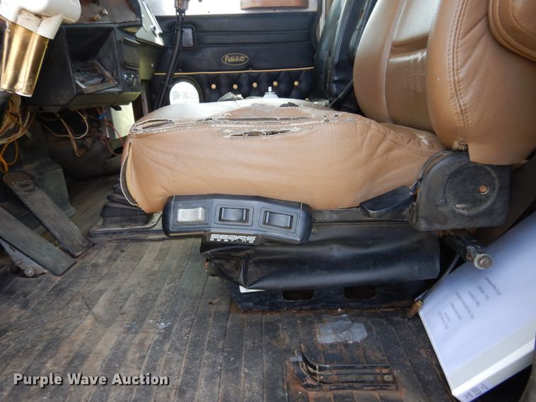 image for item GN9805 1990 Peterbilt 379EXHD semi truck