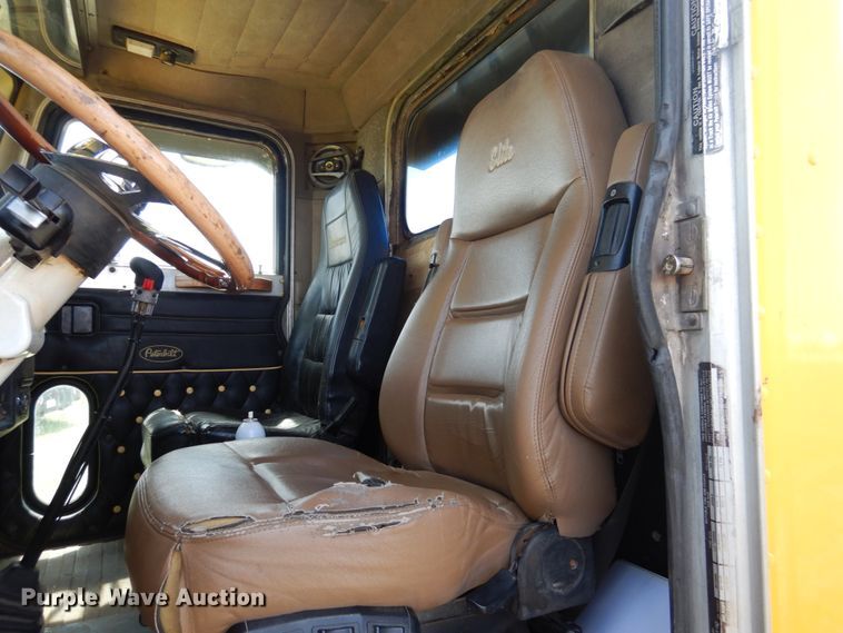 image for item GN9805 1990 Peterbilt 379EXHD semi truck