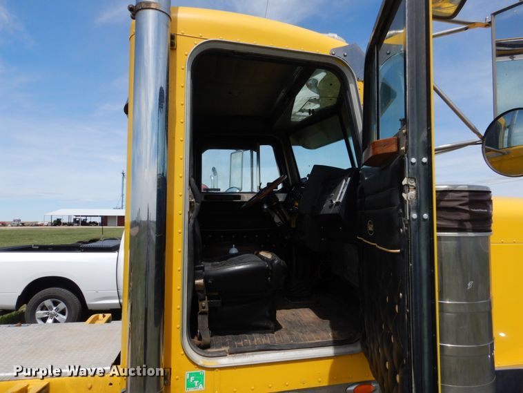 image for item GN9805 1990 Peterbilt 379EXHD semi truck