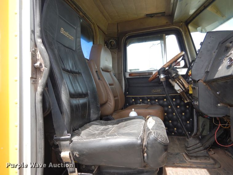 image for item GN9805 1990 Peterbilt 379EXHD semi truck