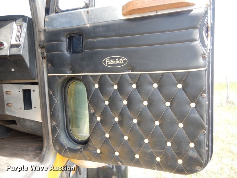 image for item GN9805 1990 Peterbilt 379EXHD semi truck