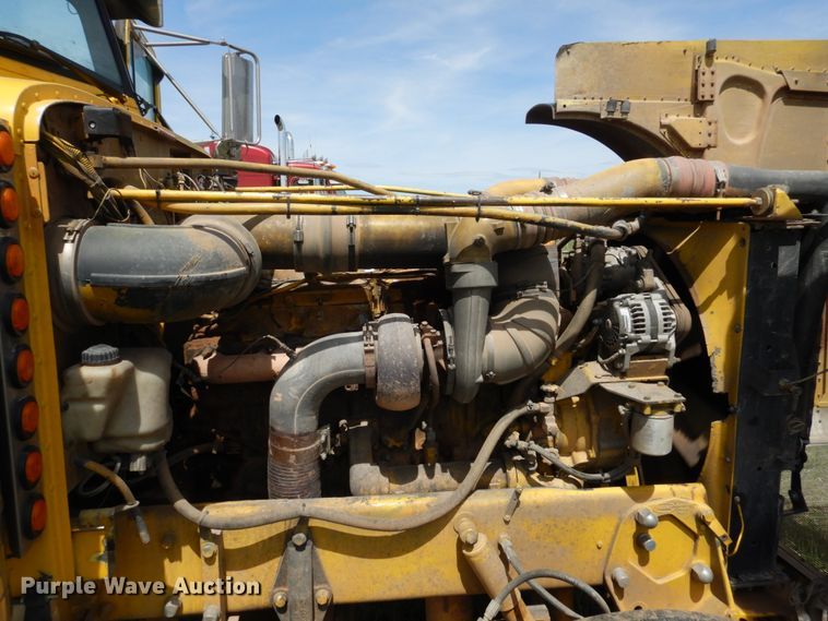 image for item GN9805 1990 Peterbilt 379EXHD semi truck