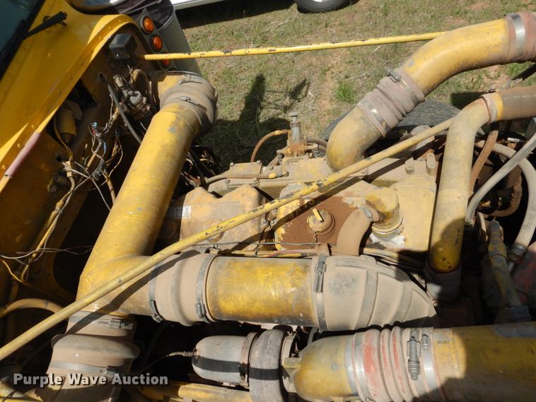 image for item GN9805 1990 Peterbilt 379EXHD semi truck