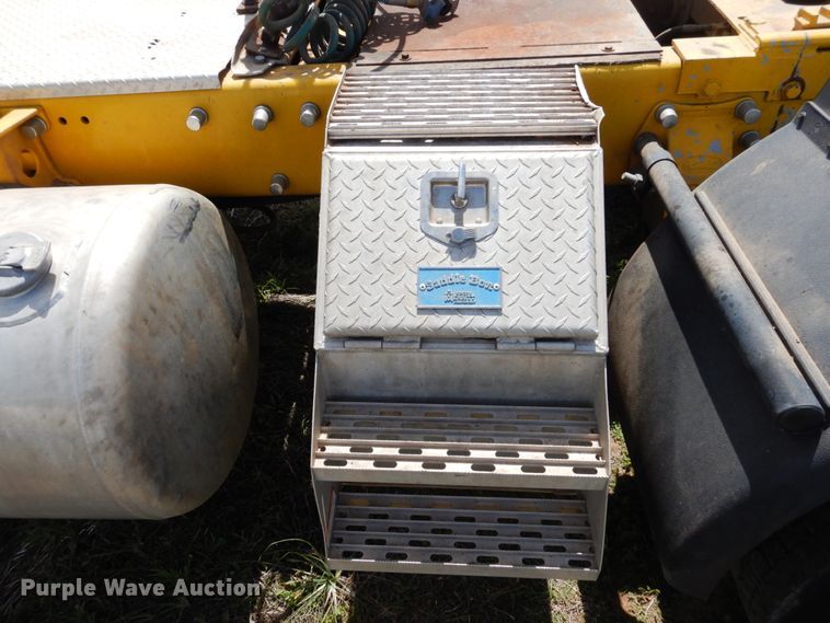 image for item GN9805 1990 Peterbilt 379EXHD semi truck