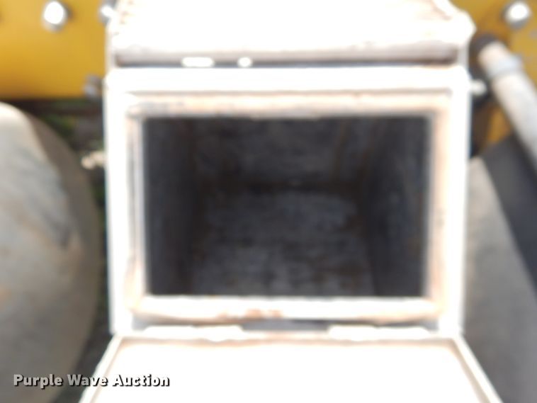 image for item GN9805 1990 Peterbilt 379EXHD semi truck