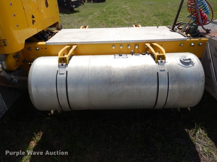 image for item GN9805 1990 Peterbilt 379EXHD semi truck