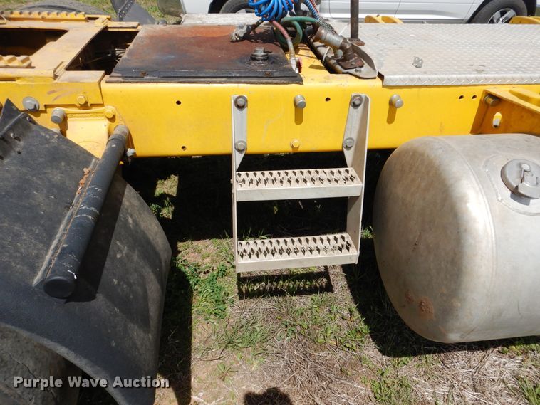 image for item GN9805 1990 Peterbilt 379EXHD semi truck