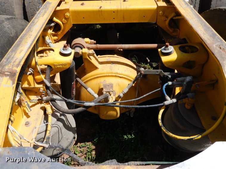 image for item GN9805 1990 Peterbilt 379EXHD semi truck