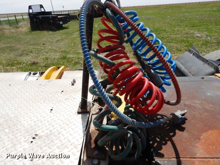 image for item GN9805 1990 Peterbilt 379EXHD semi truck