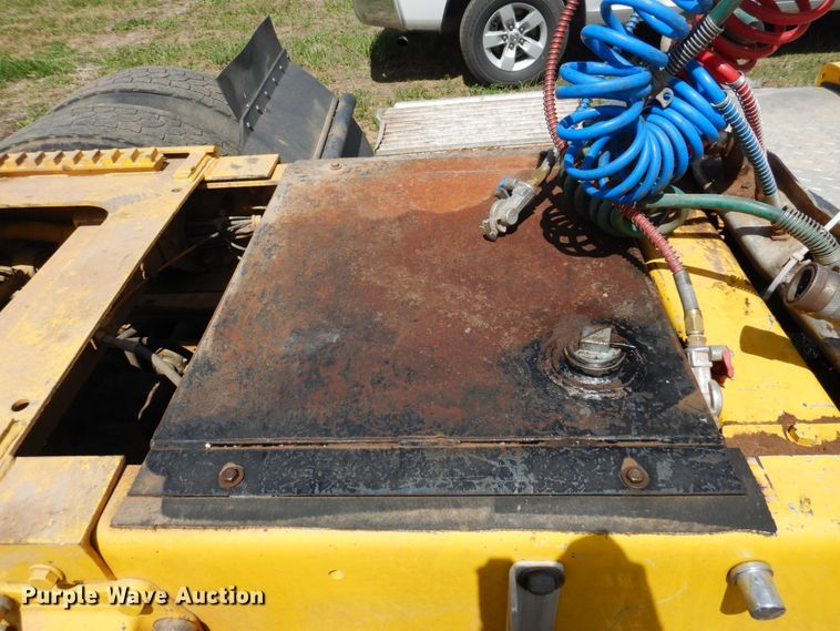 image for item GN9805 1990 Peterbilt 379EXHD semi truck