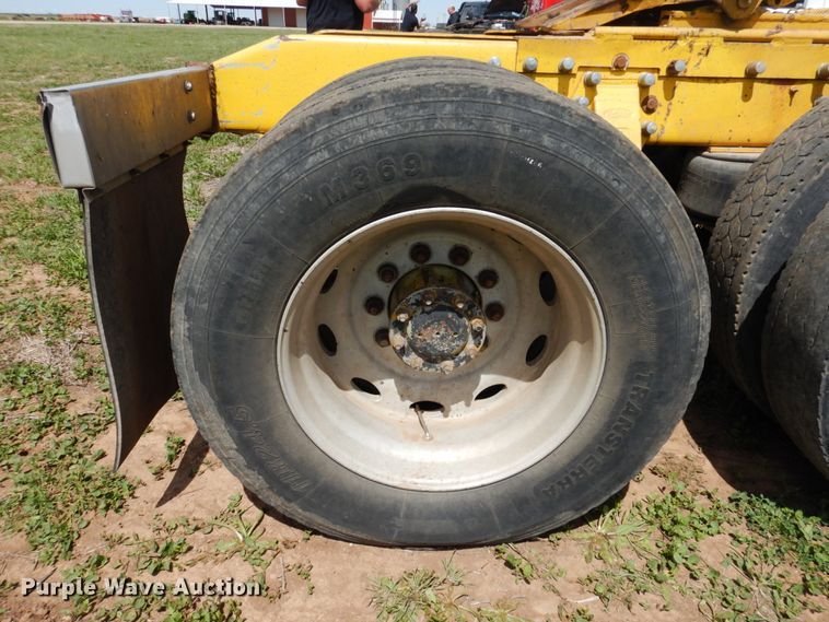 image for item GN9805 1990 Peterbilt 379EXHD semi truck