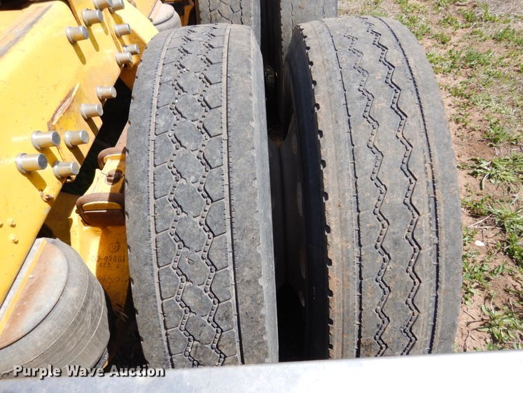 image for item GN9805 1990 Peterbilt 379EXHD semi truck