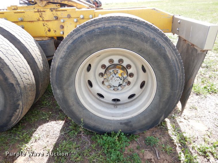 image for item GN9805 1990 Peterbilt 379EXHD semi truck