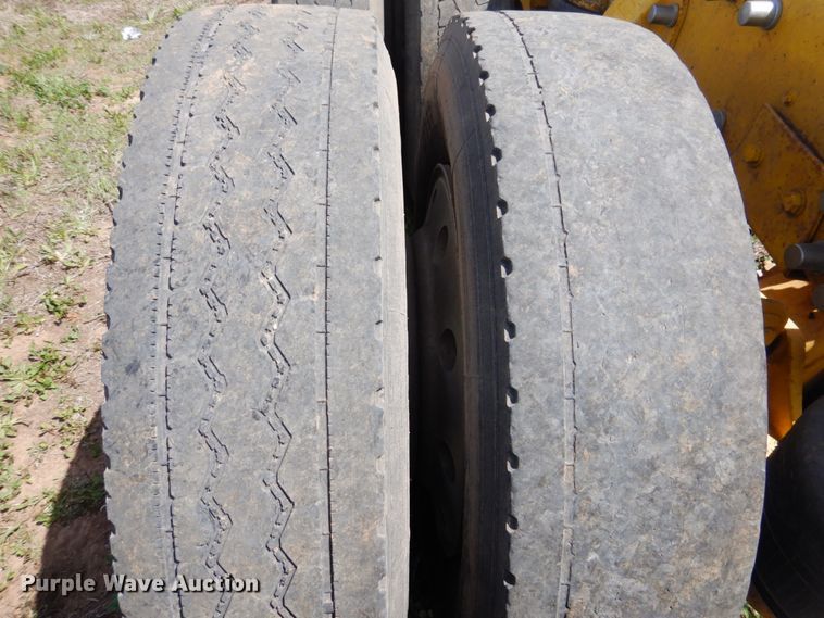 image for item GN9805 1990 Peterbilt 379EXHD semi truck