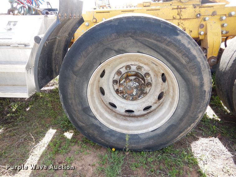 image for item GN9805 1990 Peterbilt 379EXHD semi truck