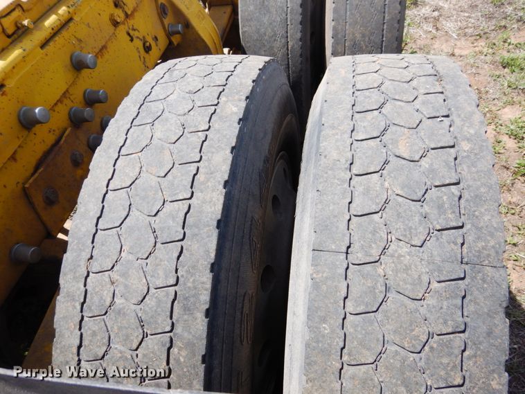 image for item GN9805 1990 Peterbilt 379EXHD semi truck