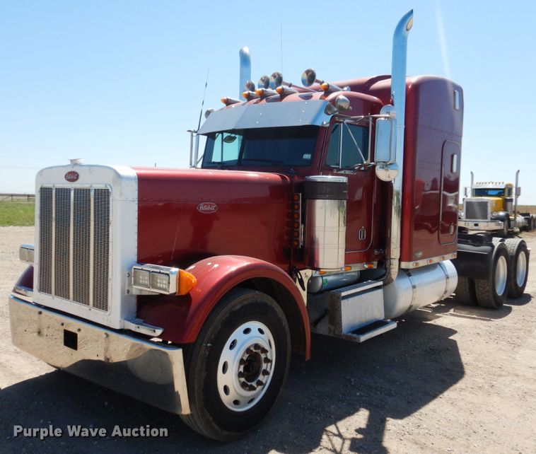 image for item GN9806 2001 Peterbilt 379EXHD semi truck