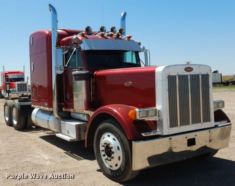 image for item GN9806 2001 Peterbilt 379EXHD semi truck