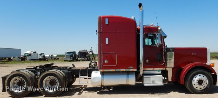 image for item GN9806 2001 Peterbilt 379EXHD semi truck
