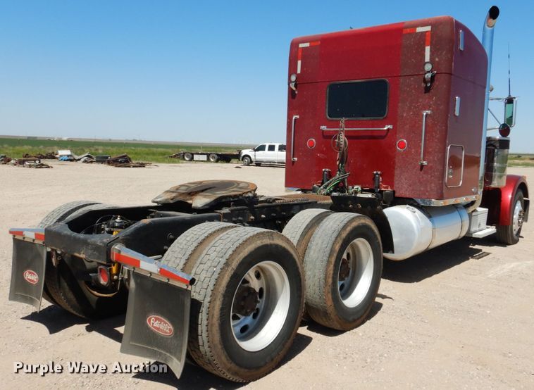 image for item GN9806 2001 Peterbilt 379EXHD semi truck