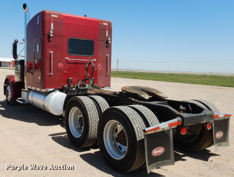 image for item GN9806 2001 Peterbilt 379EXHD semi truck