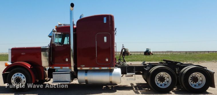 image for item GN9806 2001 Peterbilt 379EXHD semi truck