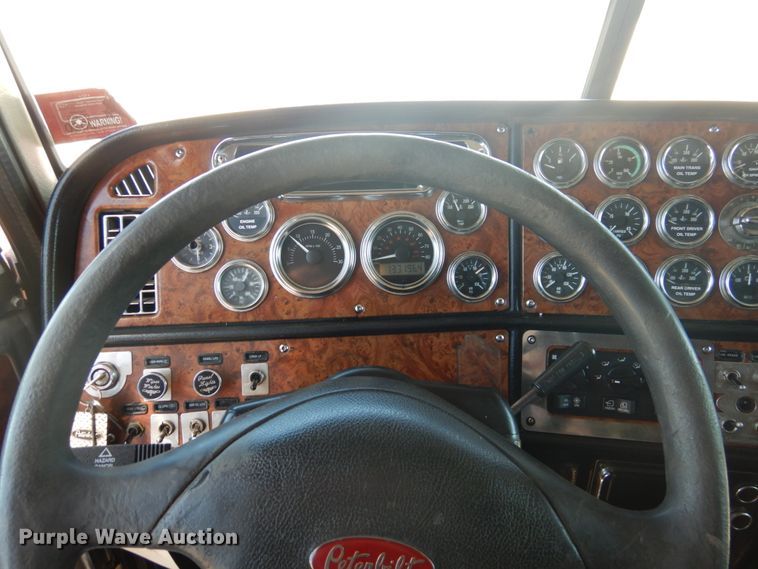image for item GN9806 2001 Peterbilt 379EXHD semi truck