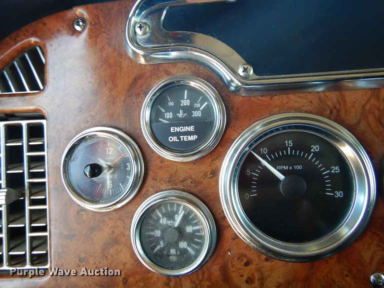 image for item GN9806 2001 Peterbilt 379EXHD semi truck