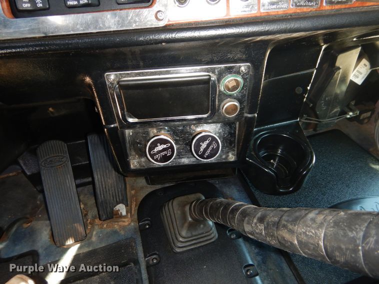 image for item GN9806 2001 Peterbilt 379EXHD semi truck