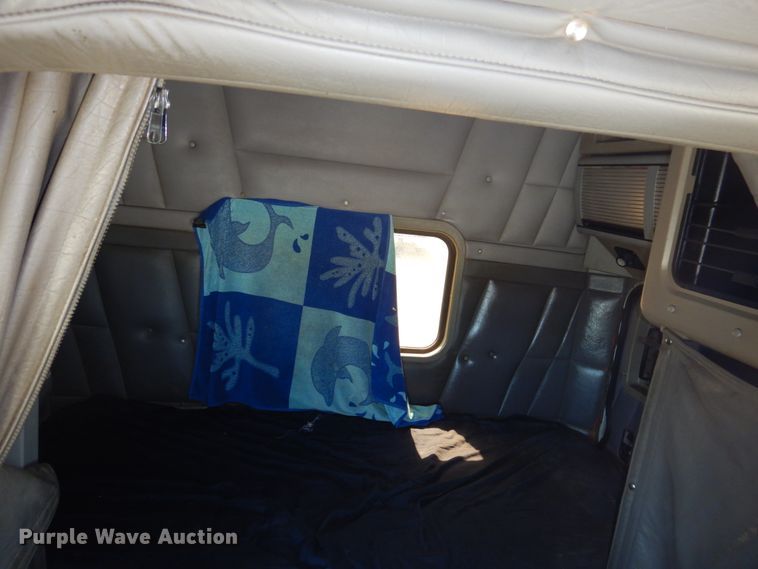 image for item GN9806 2001 Peterbilt 379EXHD semi truck