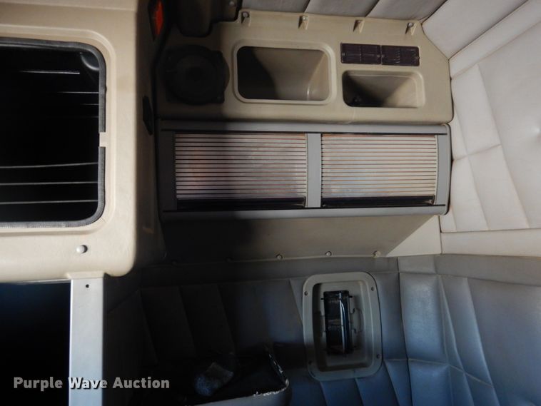 image for item GN9806 2001 Peterbilt 379EXHD semi truck