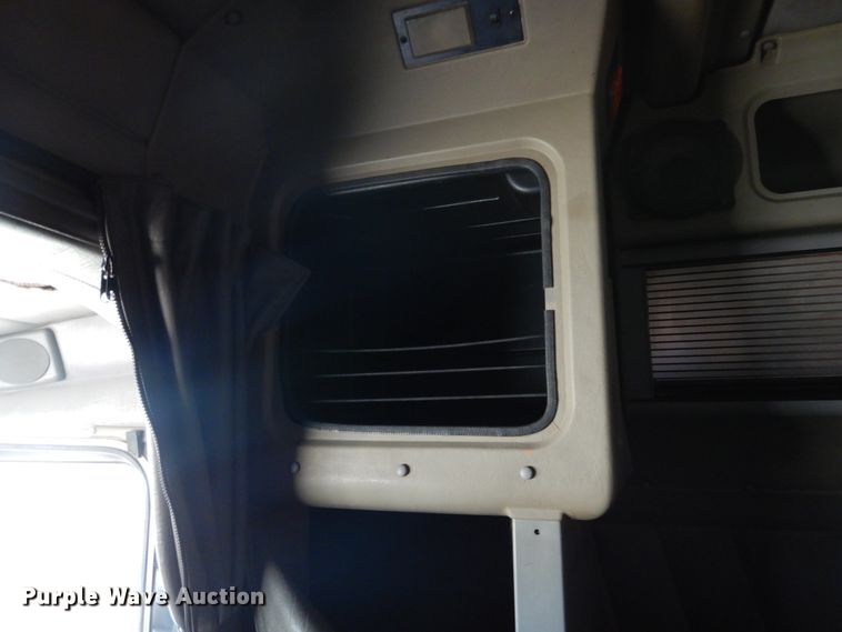 image for item GN9806 2001 Peterbilt 379EXHD semi truck