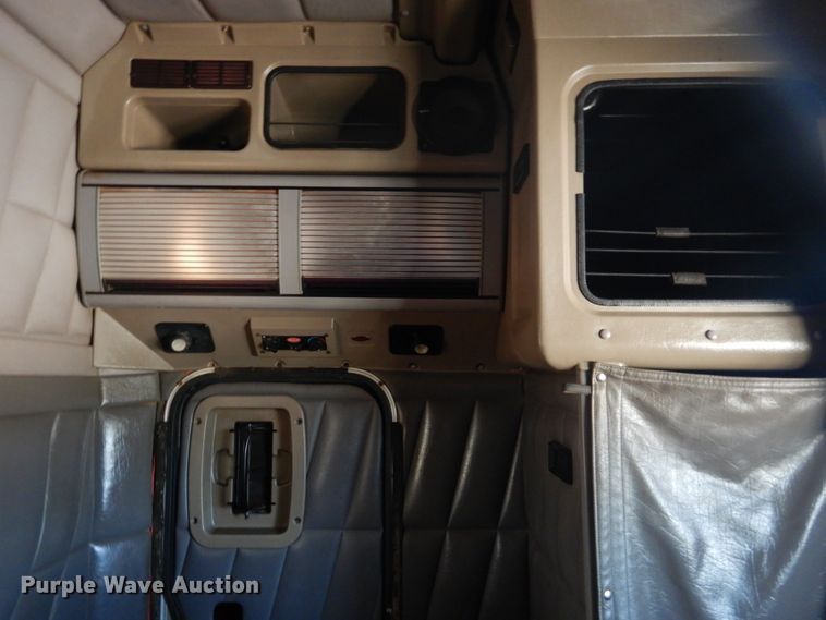 image for item GN9806 2001 Peterbilt 379EXHD semi truck