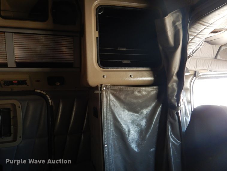 image for item GN9806 2001 Peterbilt 379EXHD semi truck