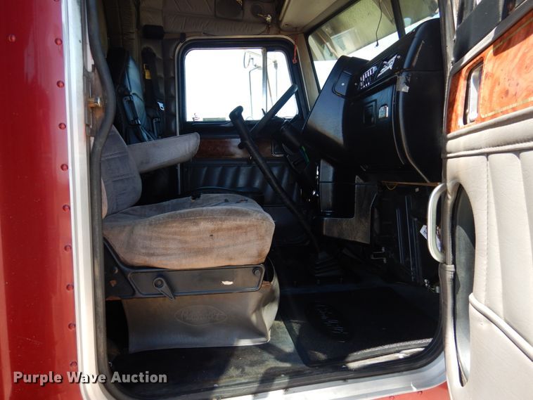 image for item GN9806 2001 Peterbilt 379EXHD semi truck