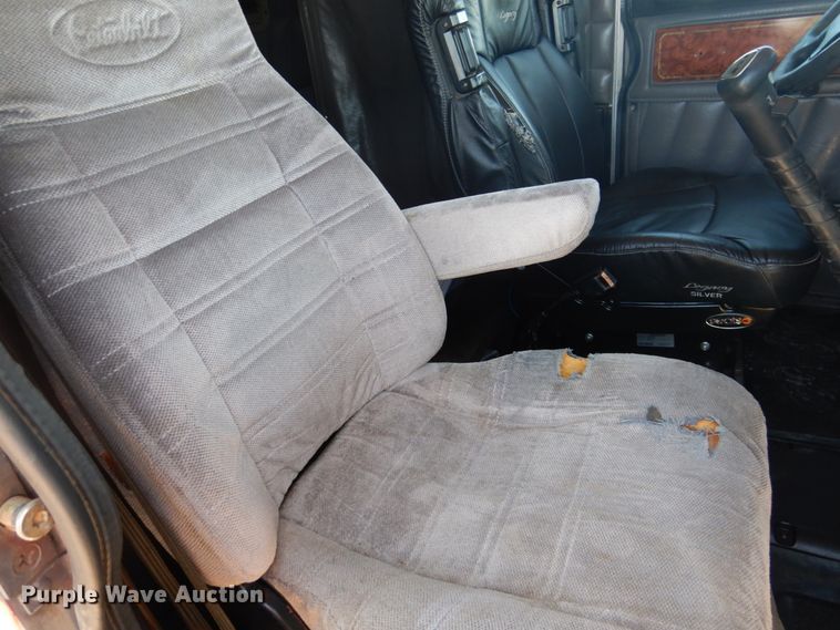 image for item GN9806 2001 Peterbilt 379EXHD semi truck