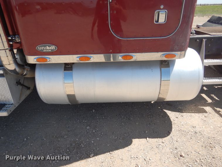 image for item GN9806 2001 Peterbilt 379EXHD semi truck