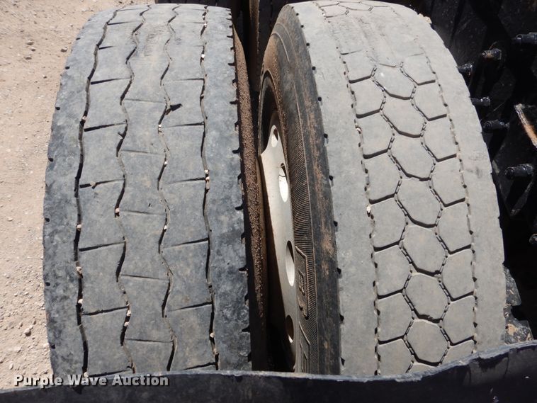 image for item GN9806 2001 Peterbilt 379EXHD semi truck