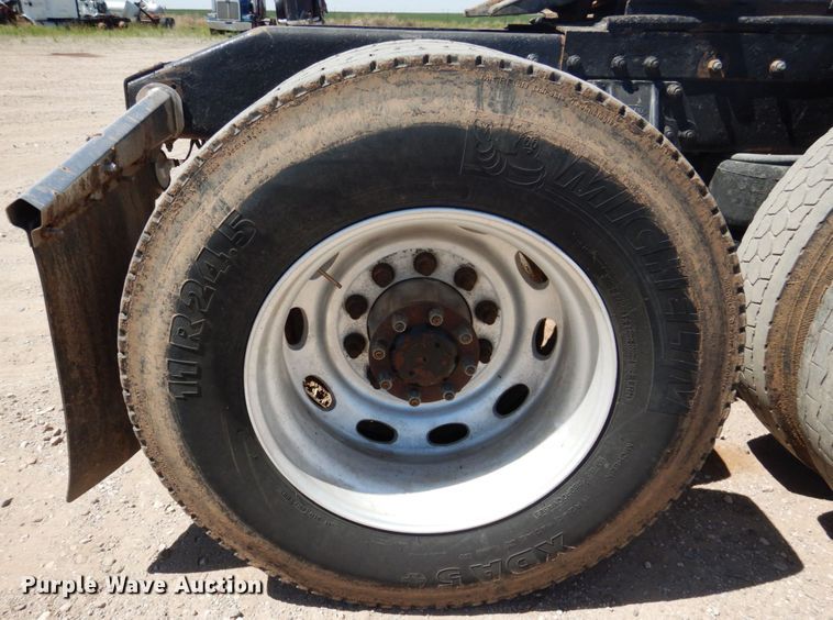 image for item GN9806 2001 Peterbilt 379EXHD semi truck