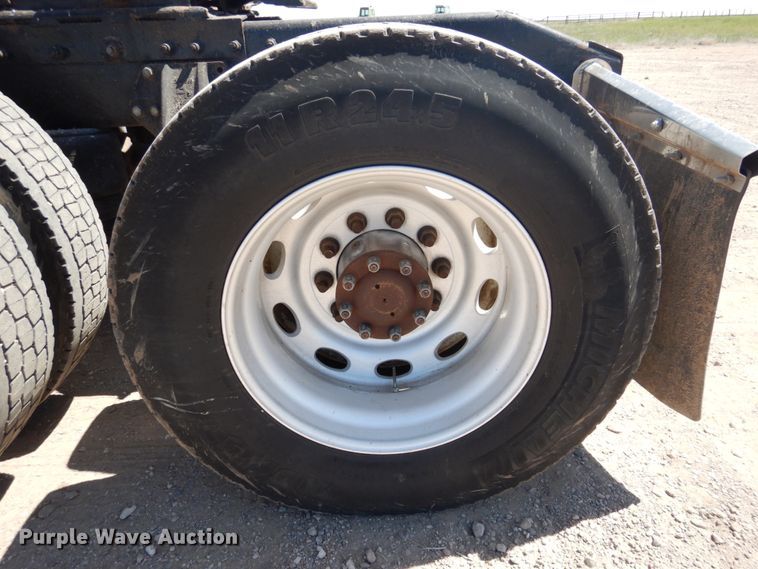 image for item GN9806 2001 Peterbilt 379EXHD semi truck