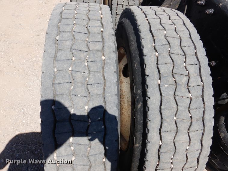 image for item GN9806 2001 Peterbilt 379EXHD semi truck