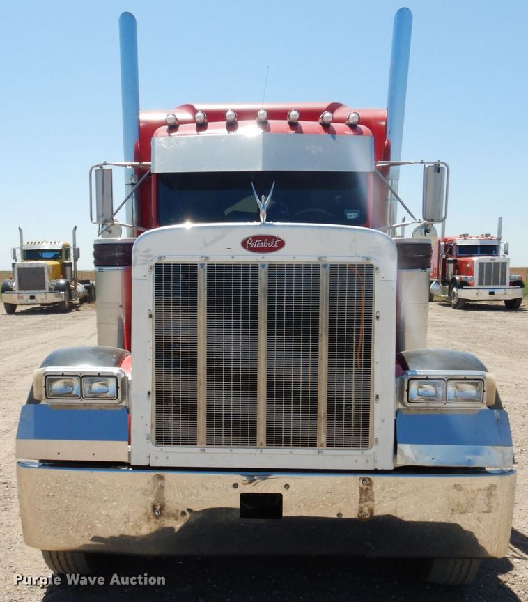 image for item GN9808 2000 Peterbilt 379EXHD semi truck
