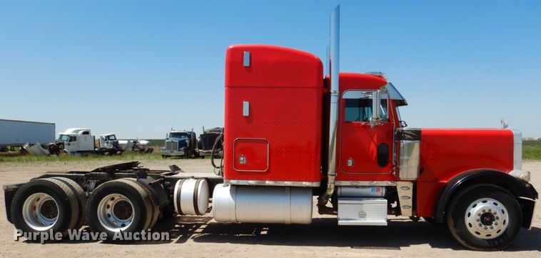image for item GN9808 2000 Peterbilt 379EXHD semi truck