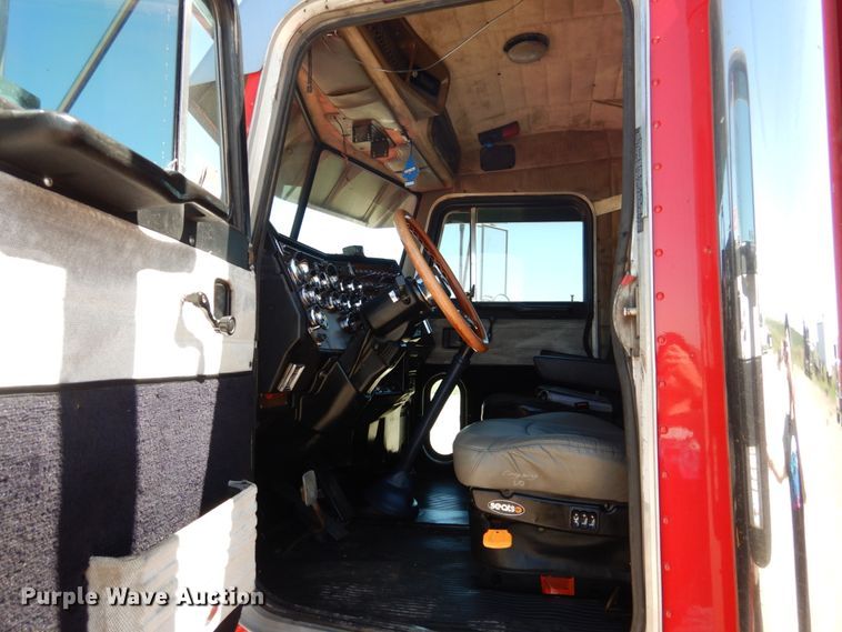 image for item GN9808 2000 Peterbilt 379EXHD semi truck