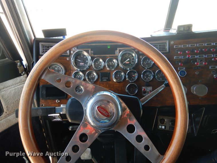 image for item GN9808 2000 Peterbilt 379EXHD semi truck