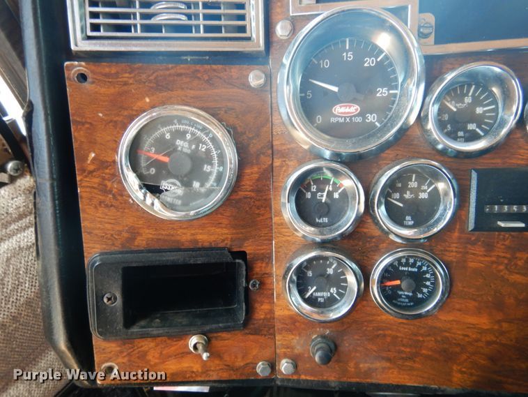 image for item GN9808 2000 Peterbilt 379EXHD semi truck