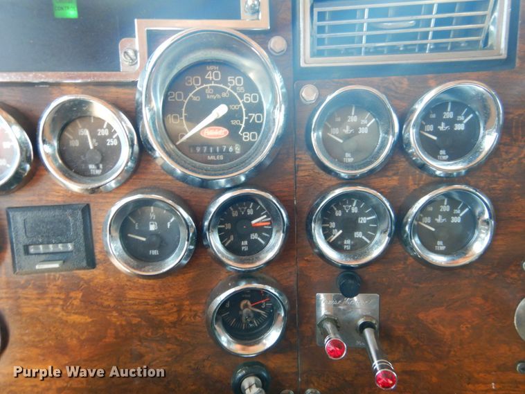 image for item GN9808 2000 Peterbilt 379EXHD semi truck