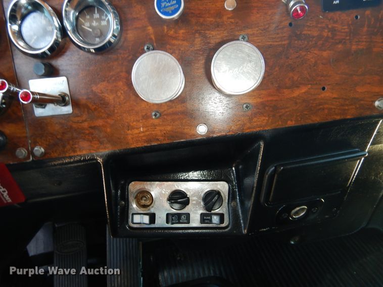 image for item GN9808 2000 Peterbilt 379EXHD semi truck